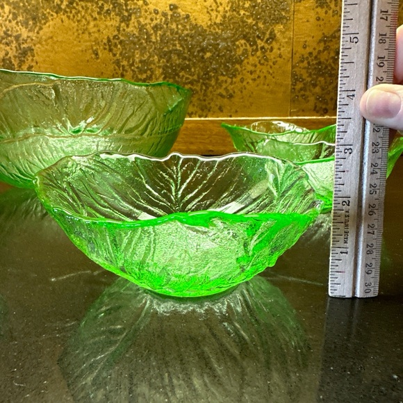 Viking Glass Green Lettuce Cabbage Leaf Salad Serving Bowl Set 4 Small 1 Large - Picture 7 of 10